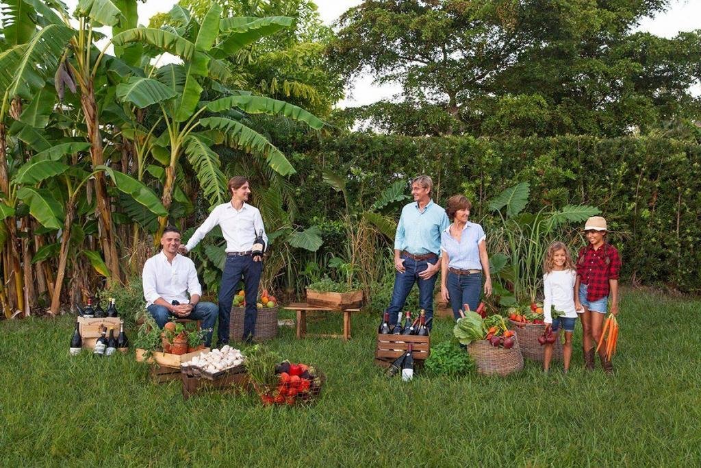 Bleu Provence Farm, CariotFamily TSG