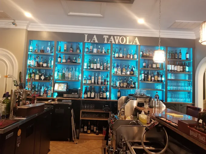 La Tavola Inside